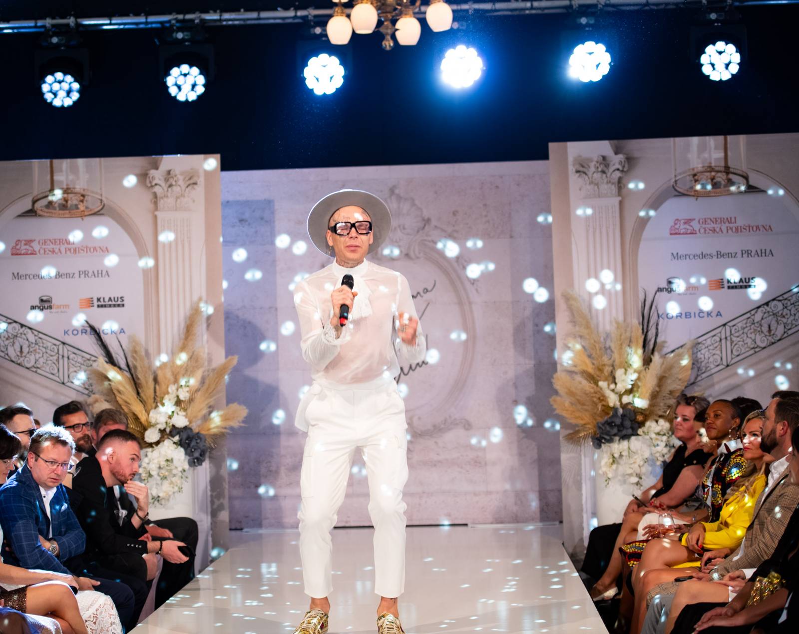 Emma Smetana a Jordan Haj zářili na KVIFF, Jaro Smejkal pěvecky doprovodil přehlídku Zuzany Černé