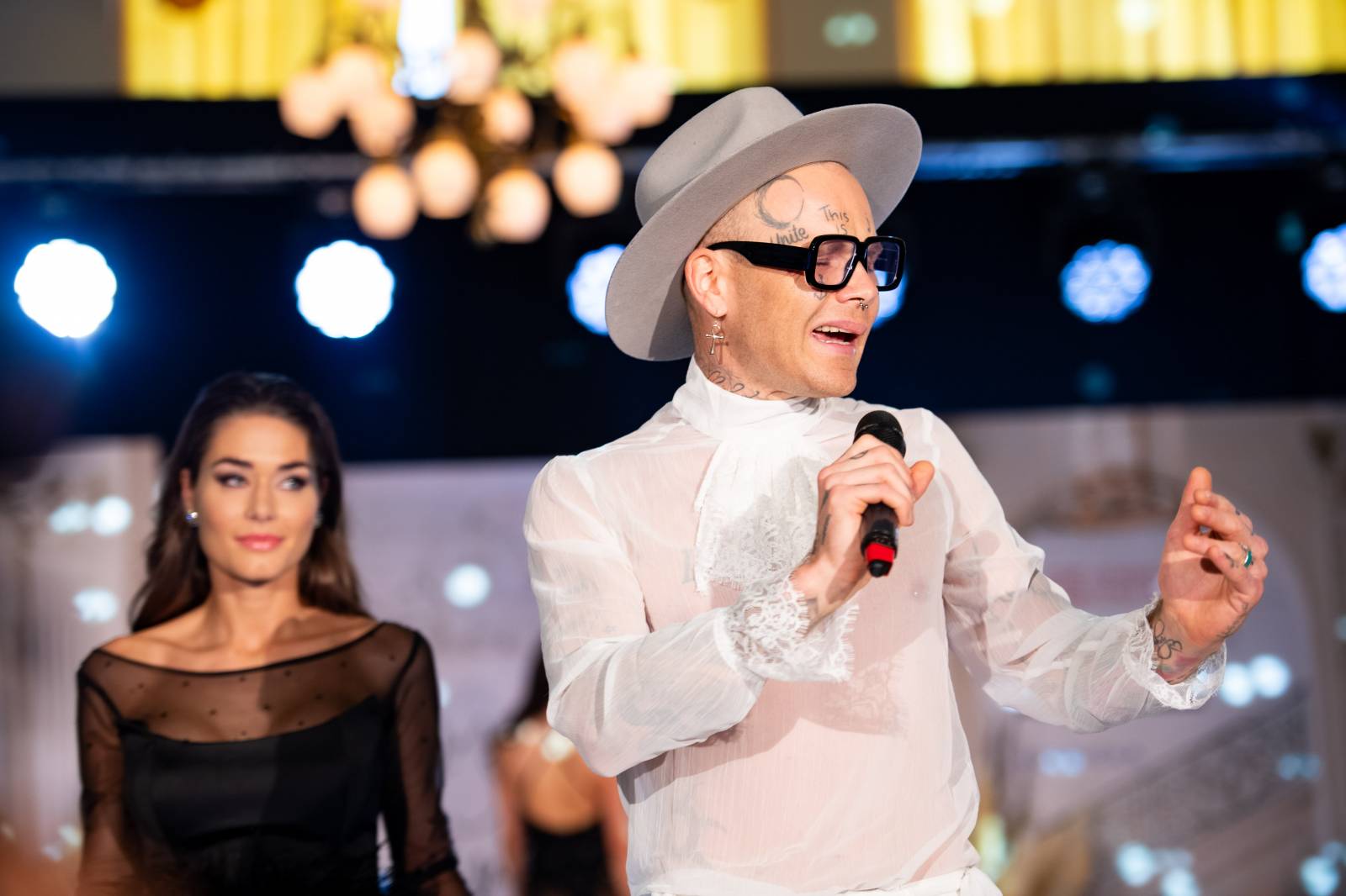 Emma Smetana a Jordan Haj zářili na KVIFF, Jaro Smejkal pěvecky doprovodil přehlídku Zuzany Černé