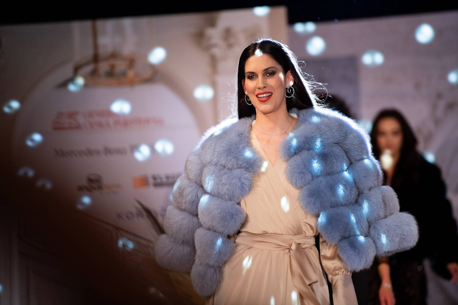 Emma Smetana a Jordan Haj zářili na KVIFF, Jaro Smejkal pěvecky doprovodil přehlídku Zuzany Černé