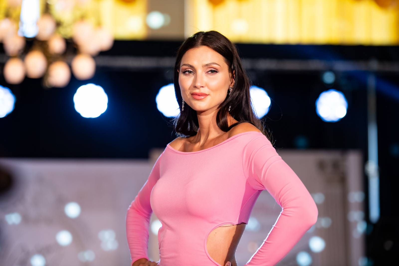 Emma Smetana a Jordan Haj zářili na KVIFF, Jaro Smejkal pěvecky doprovodil přehlídku Zuzany Černé