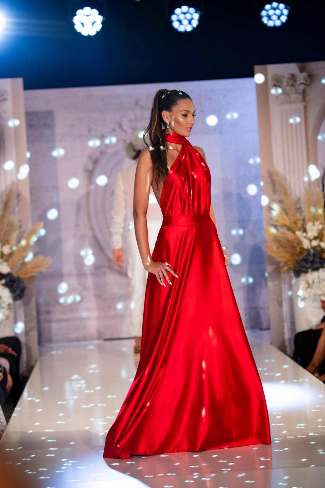 Emma Smetana a Jordan Haj zářili na KVIFF, Jaro Smejkal pěvecky doprovodil přehlídku Zuzany Černé