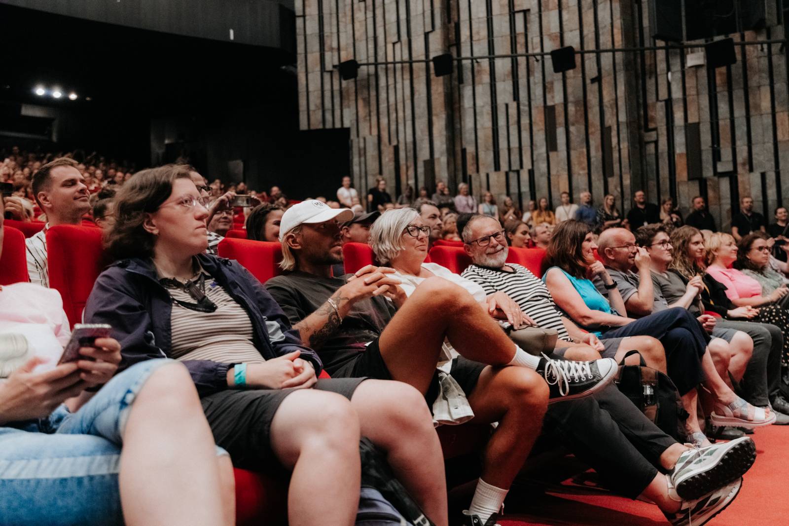 Filmový festival v Karlových Varech pokračuje. Přivezl Teu Sofii, Emmu Smetanu s Jordanem Hajem i NobodyListen
