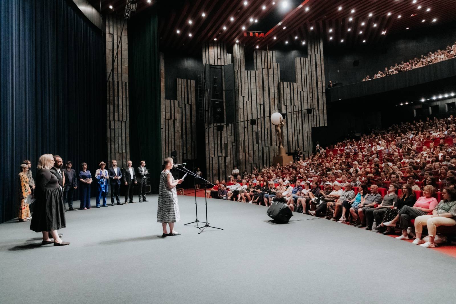 Filmový festival v Karlových Varech pokračuje. Přivezl Teu Sofii, Emmu Smetanu s Jordanem Hajem i NobodyListen