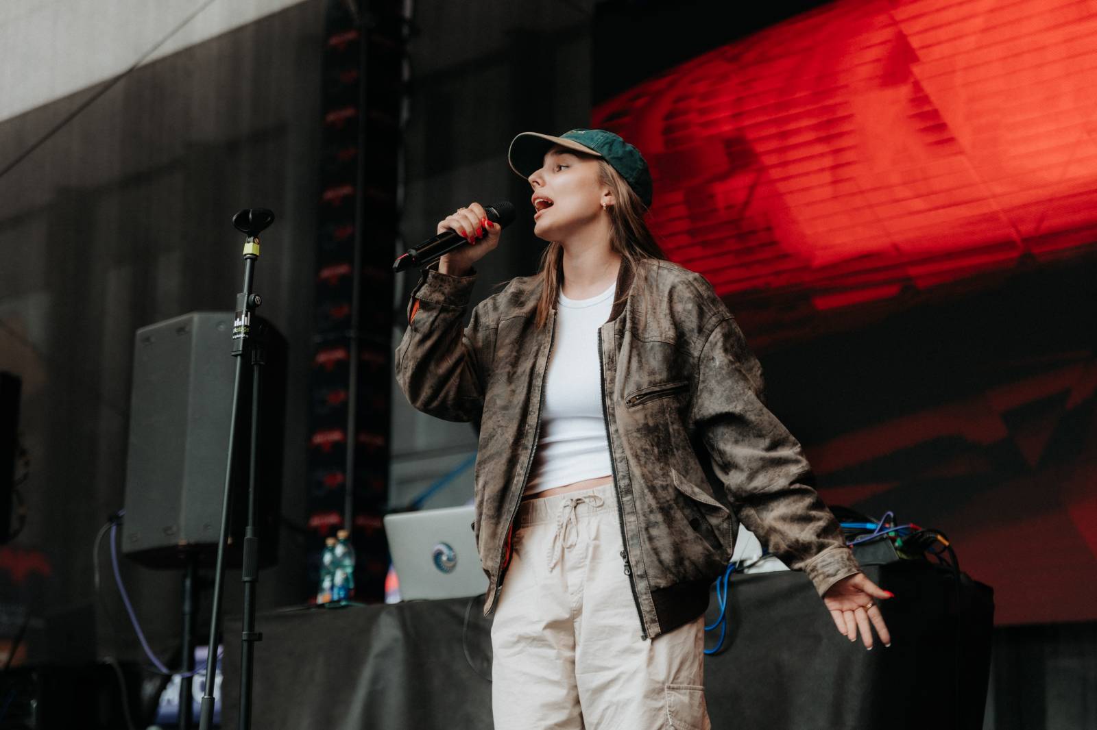 Filmový festival v Karlových Varech pokračuje. Přivezl Teu Sofii, Emmu Smetanu s Jordanem Hajem i NobodyListen