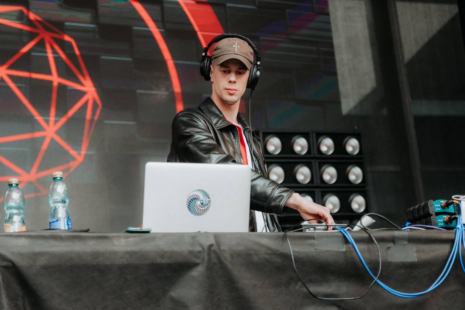 Filmový festival v Karlových Varech pokračuje. Přivezl Teu Sofii, Emmu Smetanu s Jordanem Hajem i NobodyListen