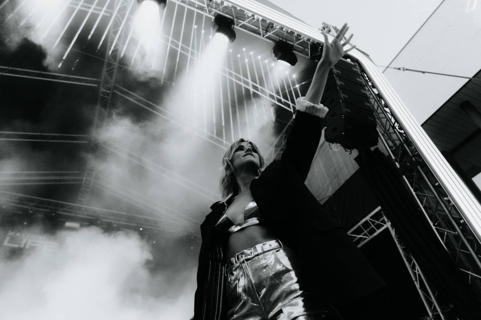 Filmový festival v Karlových Varech pokračuje. Přivezl Teu Sofii, Emmu Smetanu s Jordanem Hajem i NobodyListen