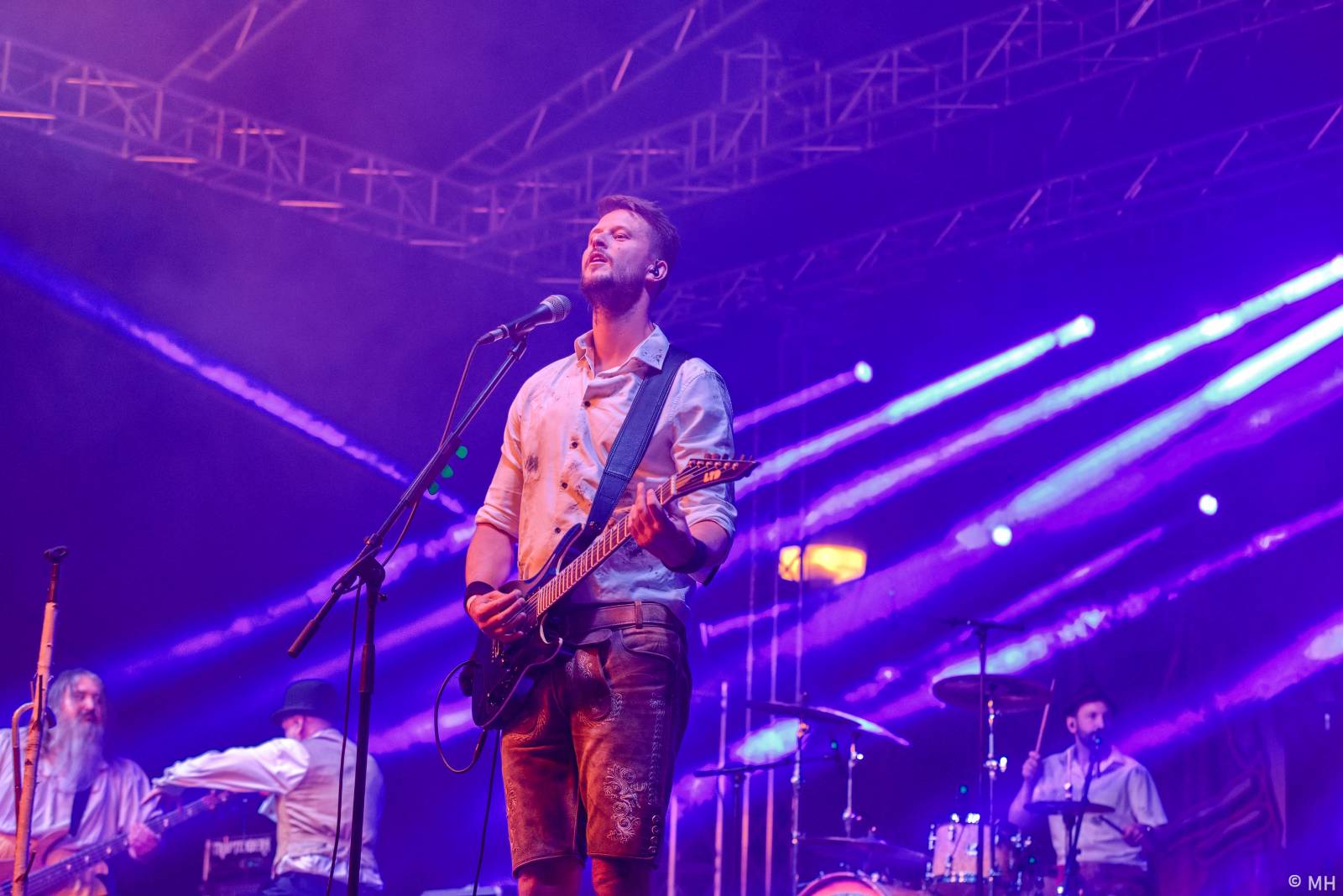 Rock for JK Manětín uzavřel Trautenberk, punkáče bavili SPS a publikum rozdováděla i Vypsaná fiXa 