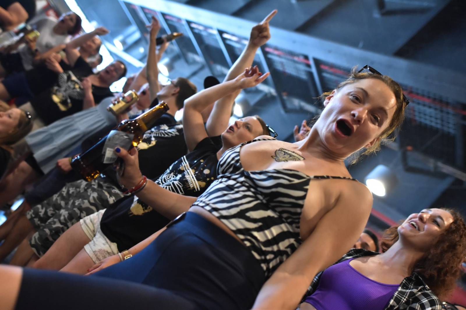 Civilní Obrana odehrála během jediného dne šest koncertů, na všechny jela vlakem