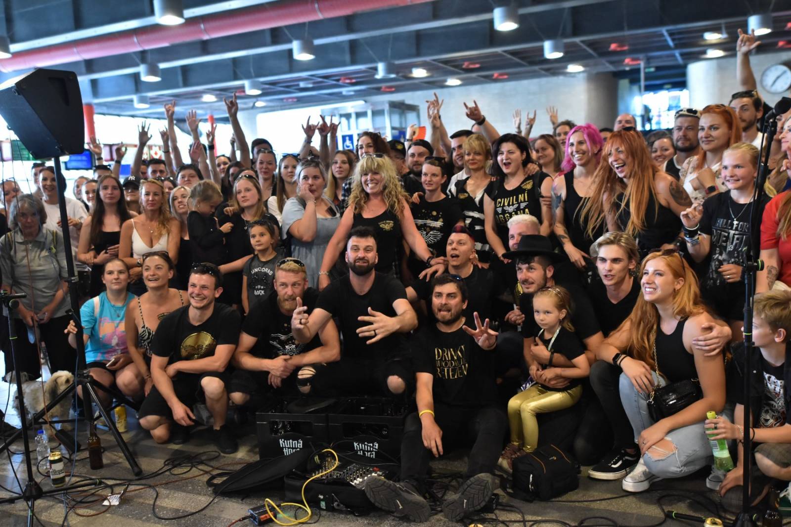 Civilní Obrana odehrála během jediného dne šest koncertů, na všechny jela vlakem