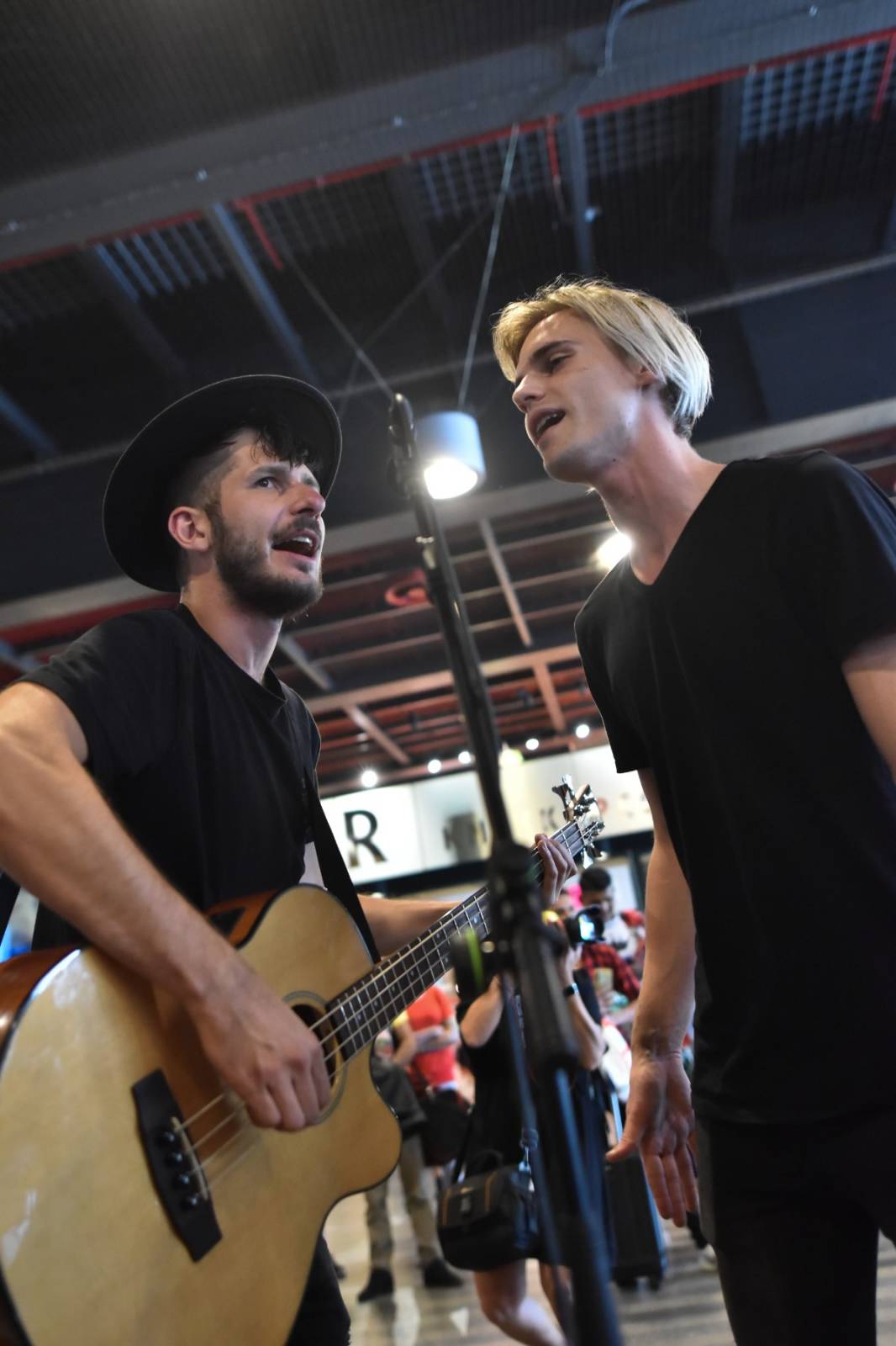 Civilní Obrana odehrála během jediného dne šest koncertů, na všechny jela vlakem