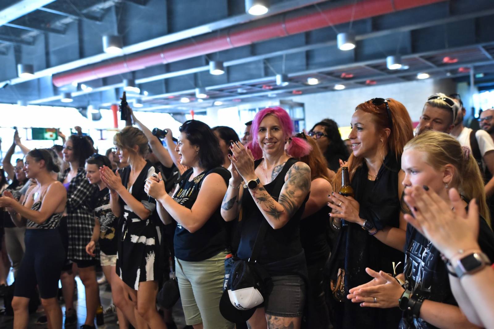 Civilní Obrana odehrála během jediného dne šest koncertů, na všechny jela vlakem