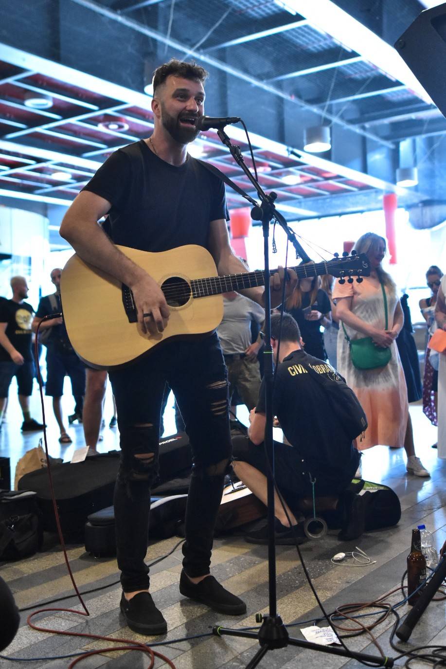 Civilní Obrana odehrála během jediného dne šest koncertů, na všechny jela vlakem
