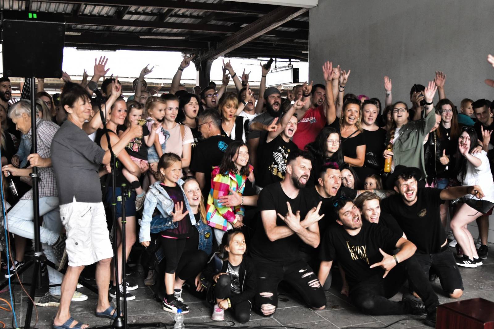 Civilní Obrana odehrála během jediného dne šest koncertů, na všechny jela vlakem