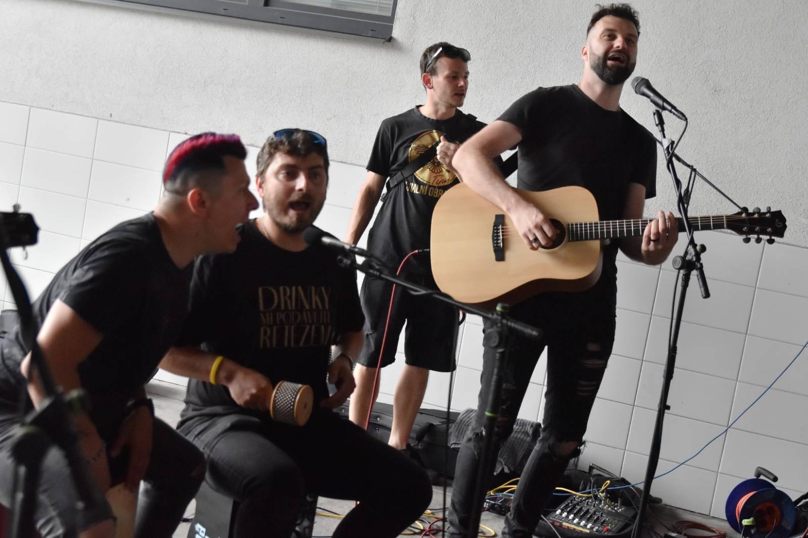 Civilní Obrana odehrála během jediného dne šest koncertů, na všechny jela vlakem