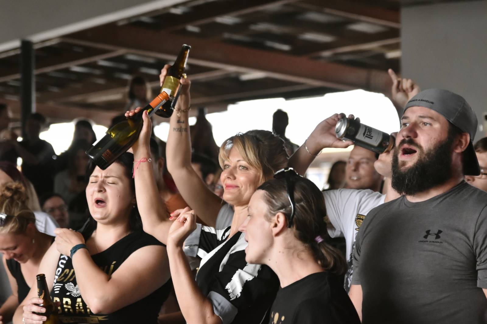 Civilní Obrana odehrála během jediného dne šest koncertů, na všechny jela vlakem