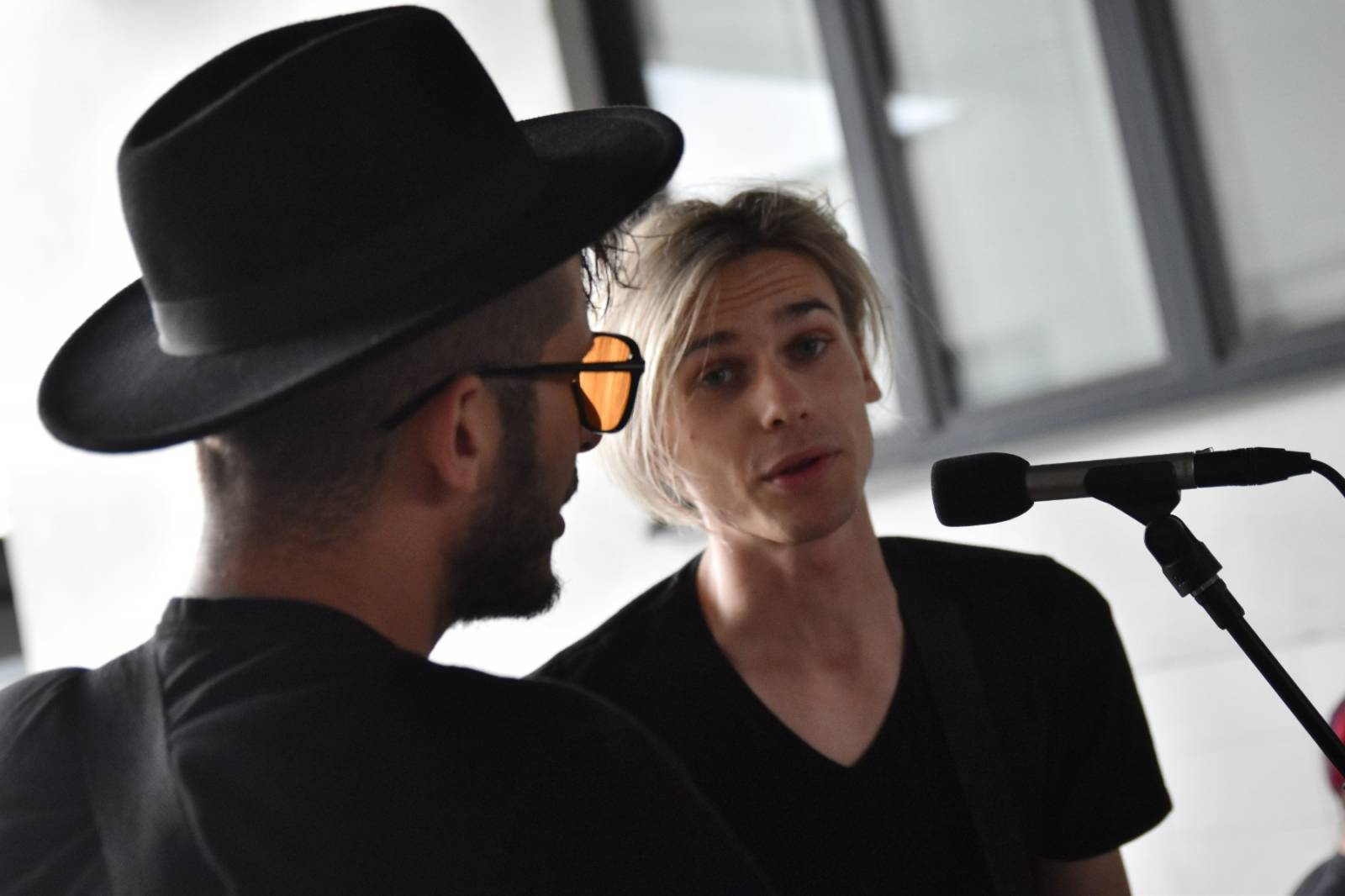 Civilní Obrana odehrála během jediného dne šest koncertů, na všechny jela vlakem