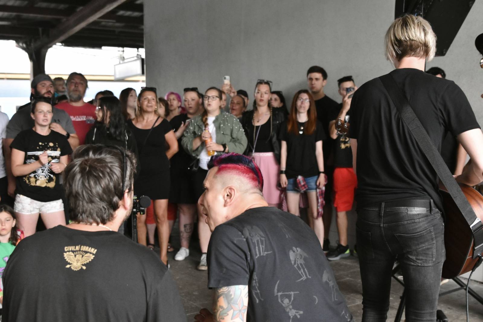 Civilní Obrana odehrála během jediného dne šest koncertů, na všechny jela vlakem