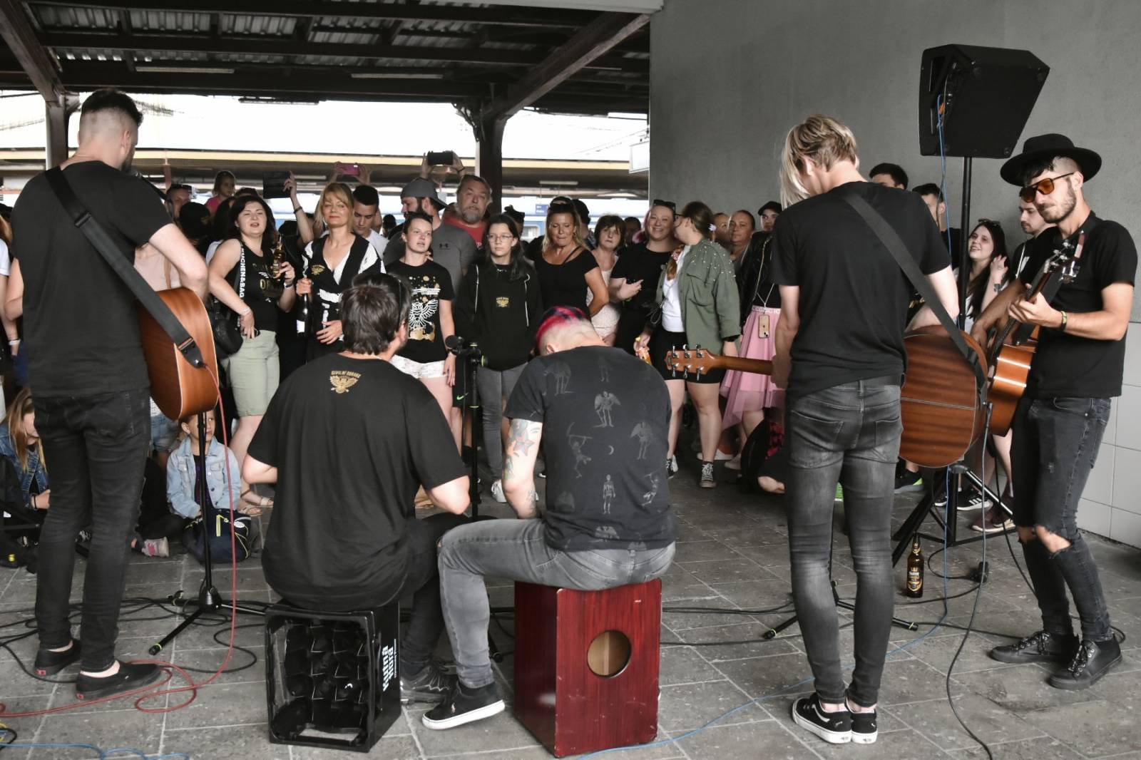 Civilní Obrana odehrála během jediného dne šest koncertů, na všechny jela vlakem