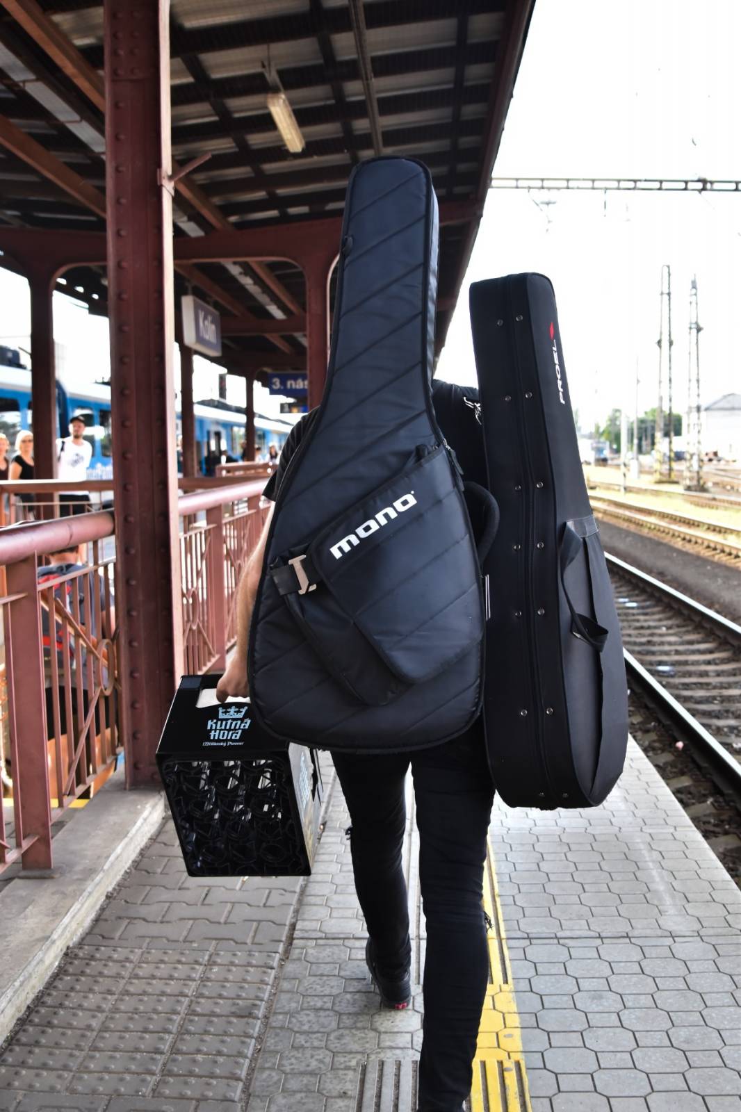 Civilní Obrana odehrála během jediného dne šest koncertů, na všechny jela vlakem