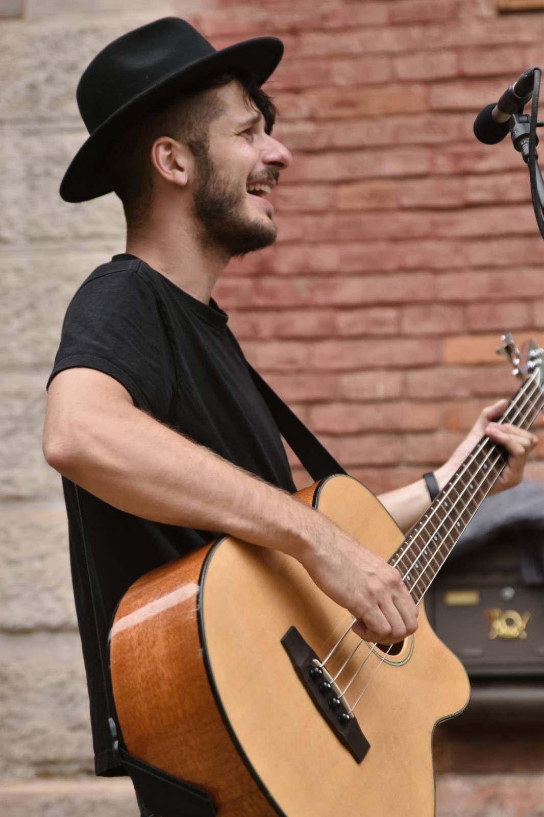 Civilní Obrana odehrála během jediného dne šest koncertů, na všechny jela vlakem