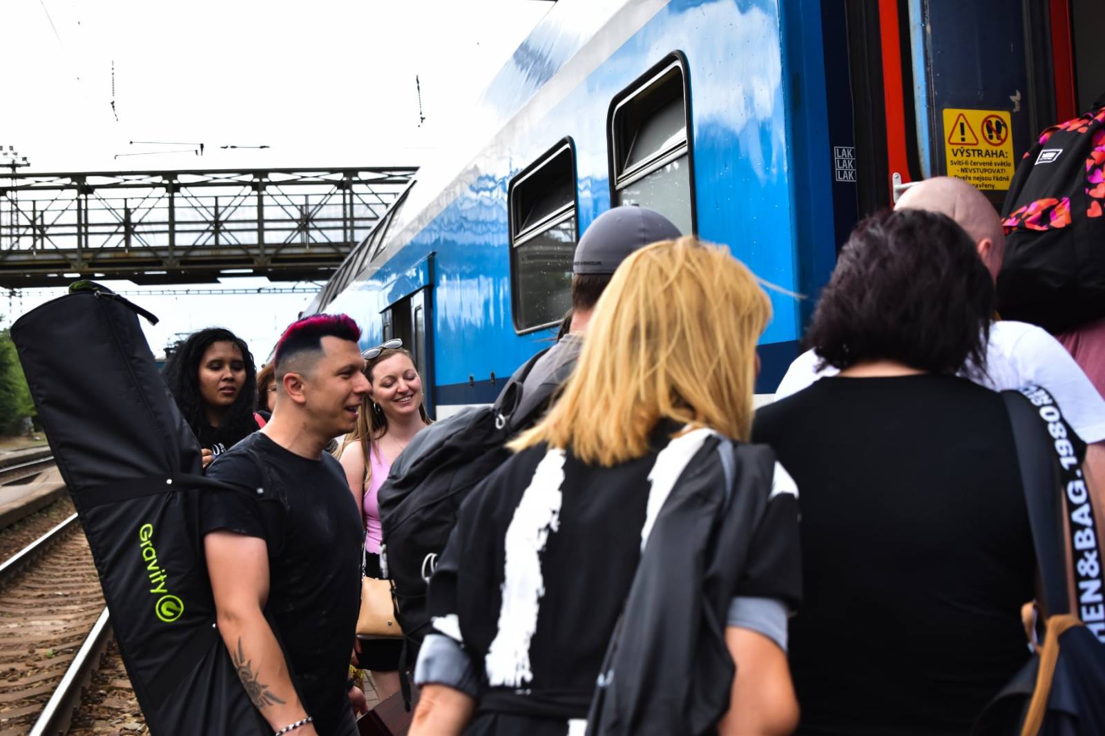 Civilní Obrana odehrála během jediného dne šest koncertů, na všechny jela vlakem