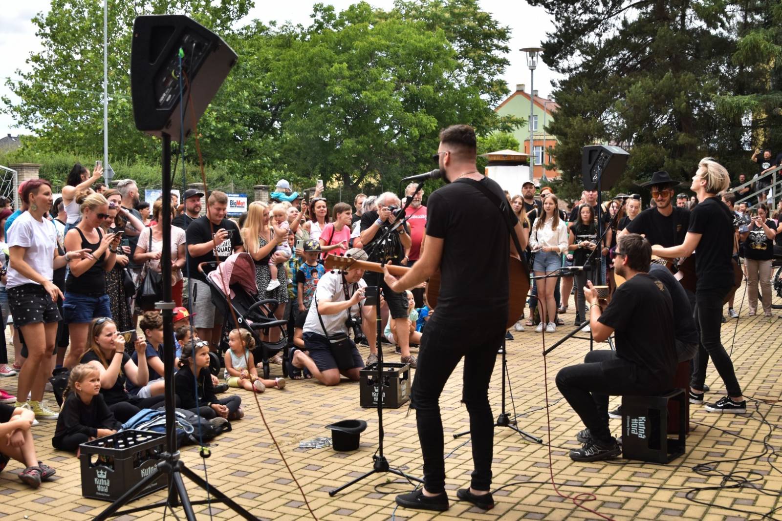 Civilní Obrana odehrála během jediného dne šest koncertů, na všechny jela vlakem