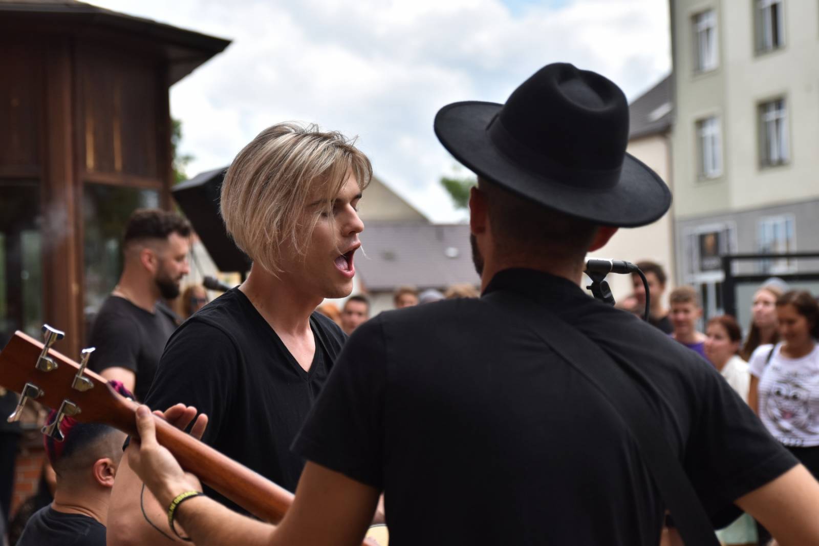 Civilní Obrana odehrála během jediného dne šest koncertů, na všechny jela vlakem