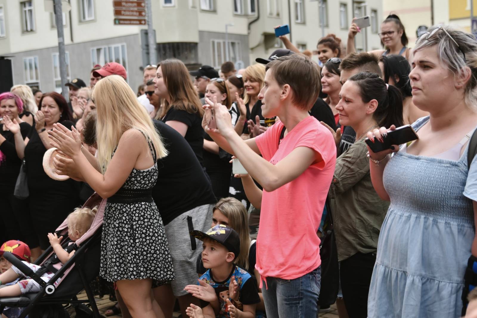 Civilní Obrana odehrála během jediného dne šest koncertů, na všechny jela vlakem