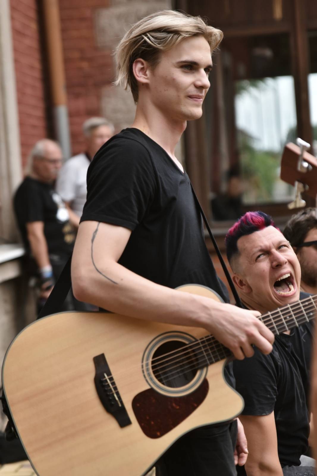 Civilní Obrana odehrála během jediného dne šest koncertů, na všechny jela vlakem