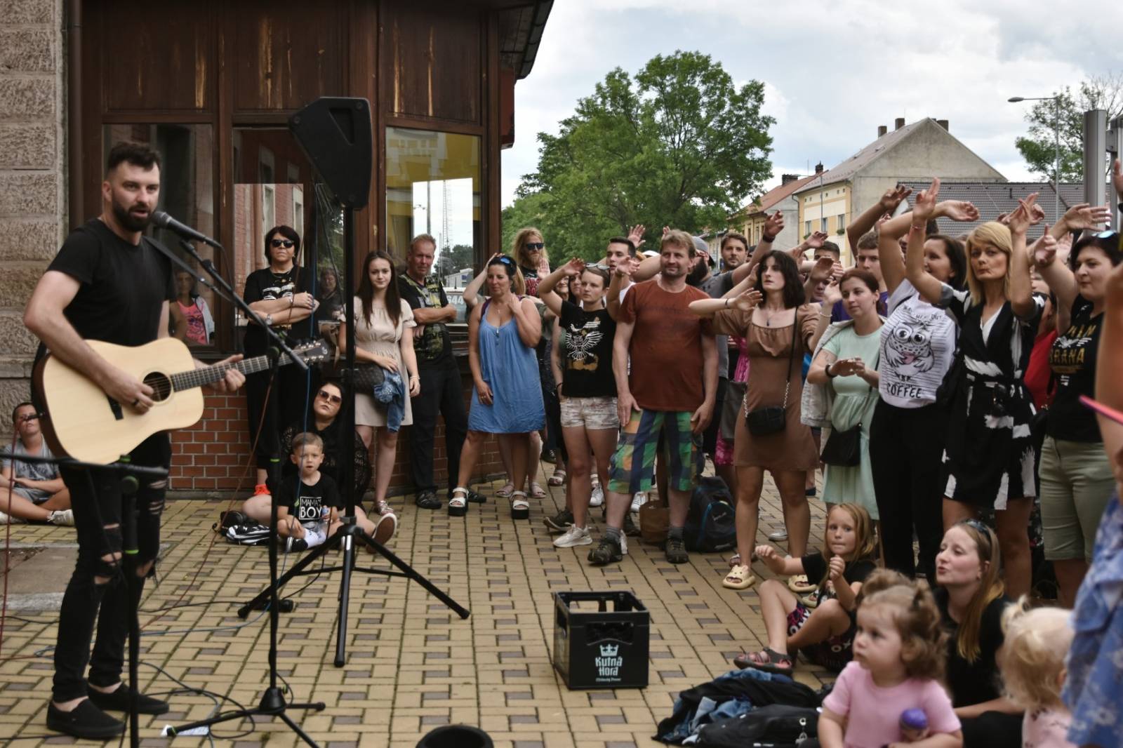 Civilní Obrana odehrála během jediného dne šest koncertů, na všechny jela vlakem