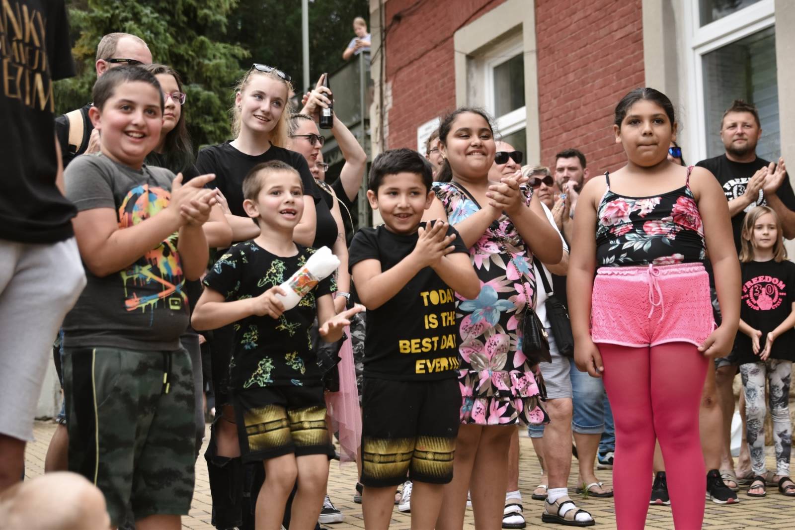 Civilní Obrana odehrála během jediného dne šest koncertů, na všechny jela vlakem