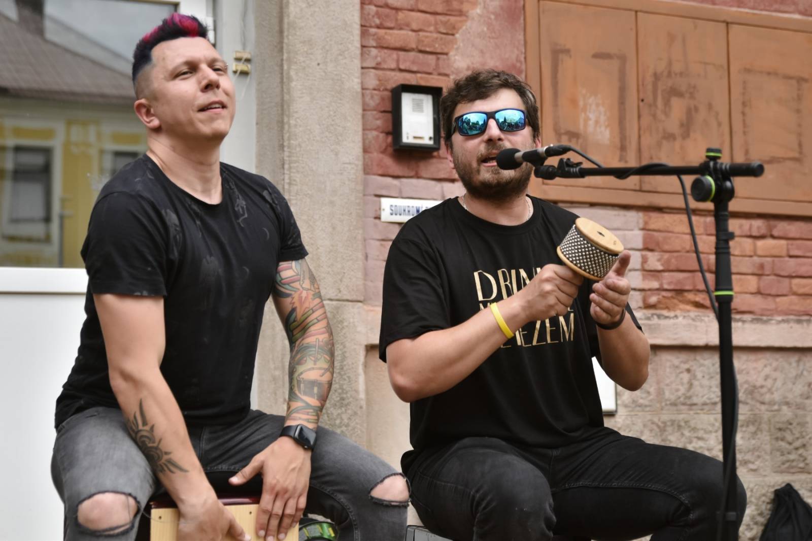 Civilní Obrana odehrála během jediného dne šest koncertů, na všechny jela vlakem