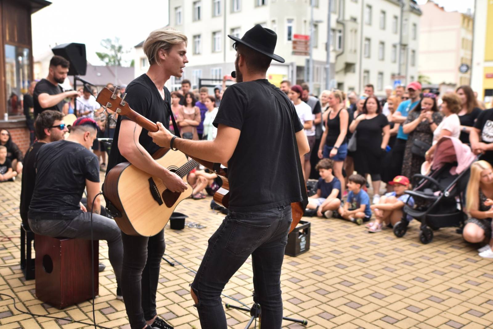 Civilní Obrana odehrála během jediného dne šest koncertů, na všechny jela vlakem
