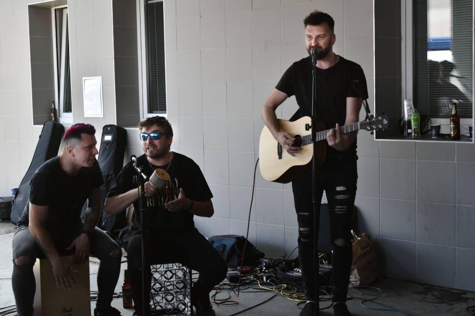 Civilní Obrana odehrála během jediného dne šest koncertů, na všechny jela vlakem