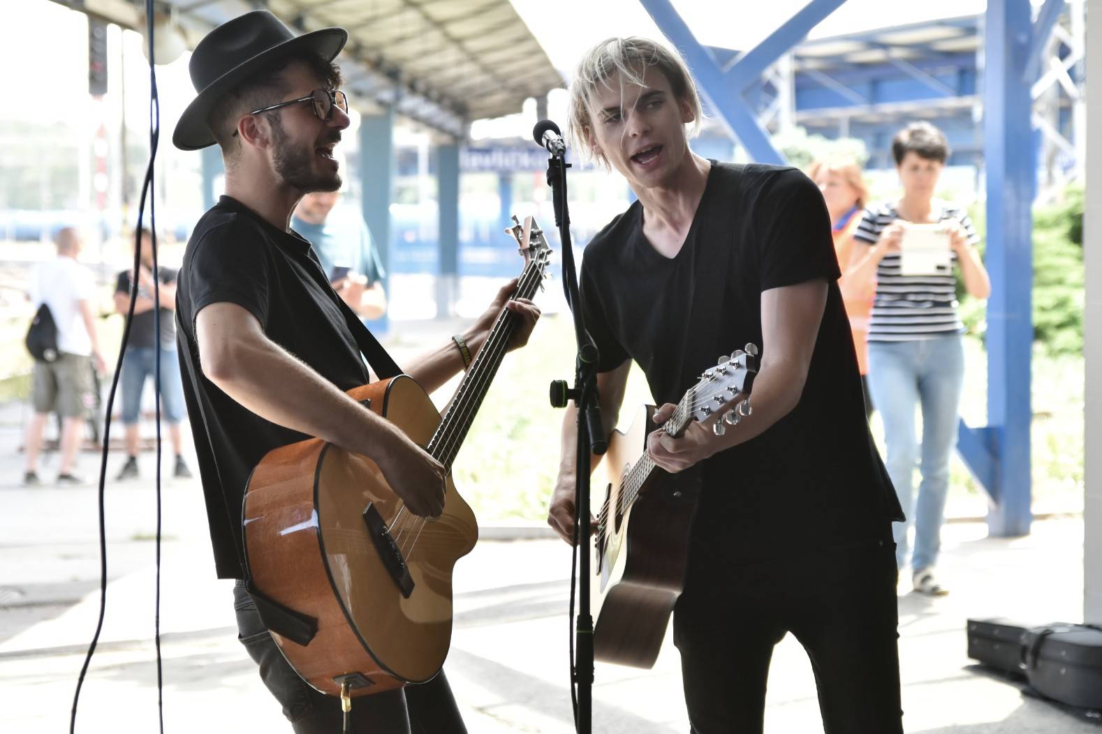 Civilní Obrana odehrála během jediného dne šest koncertů, na všechny jela vlakem