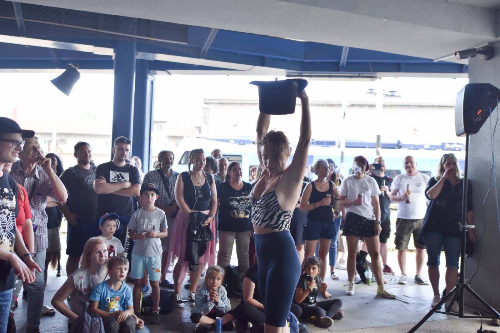 Civilní Obrana odehrála během jediného dne šest koncertů, na všechny jela vlakem