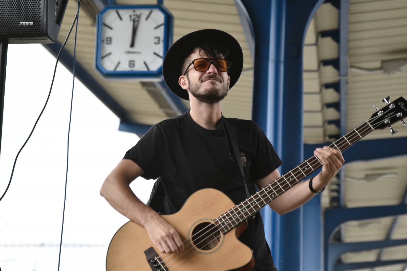 Civilní Obrana odehrála během jediného dne šest koncertů, na všechny jela vlakem