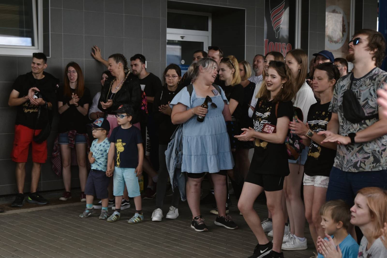 Civilní Obrana odehrála během jediného dne šest koncertů, na všechny jela vlakem