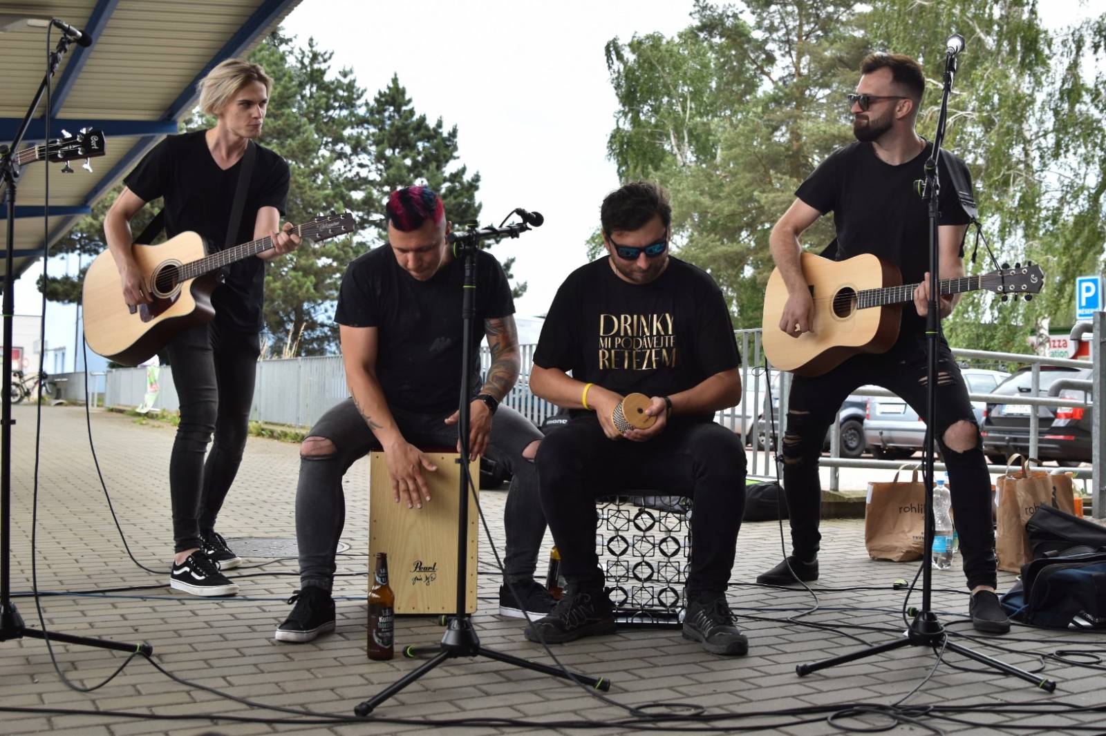 Civilní Obrana odehrála během jediného dne šest koncertů, na všechny jela vlakem