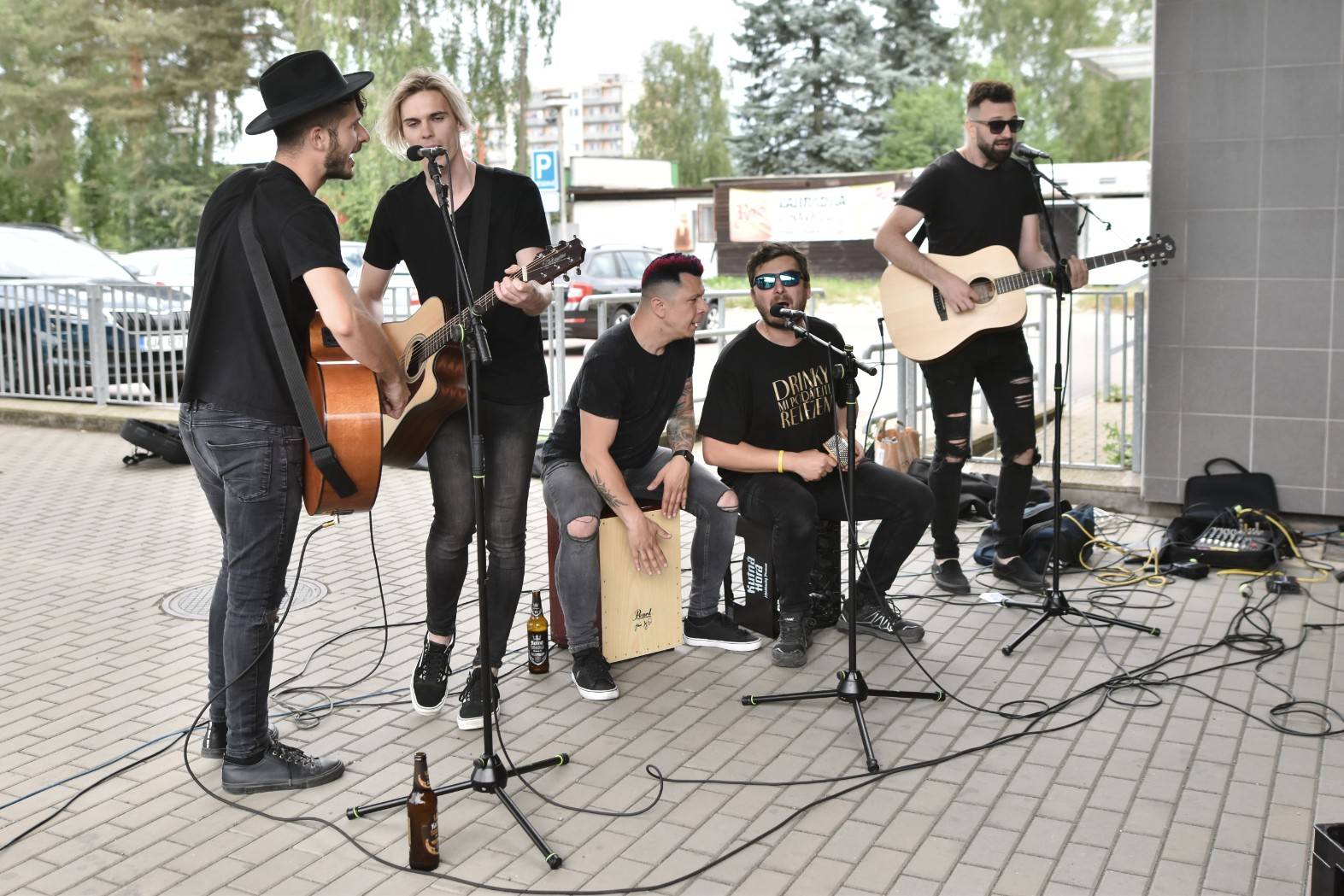 Civilní Obrana odehrála během jediného dne šest koncertů, na všechny jela vlakem