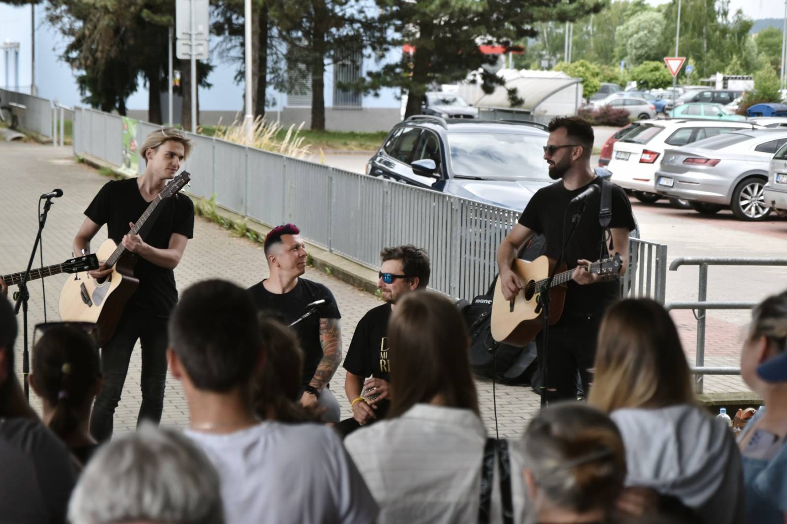 Civilní Obrana odehrála během jediného dne šest koncertů, na všechny jela vlakem