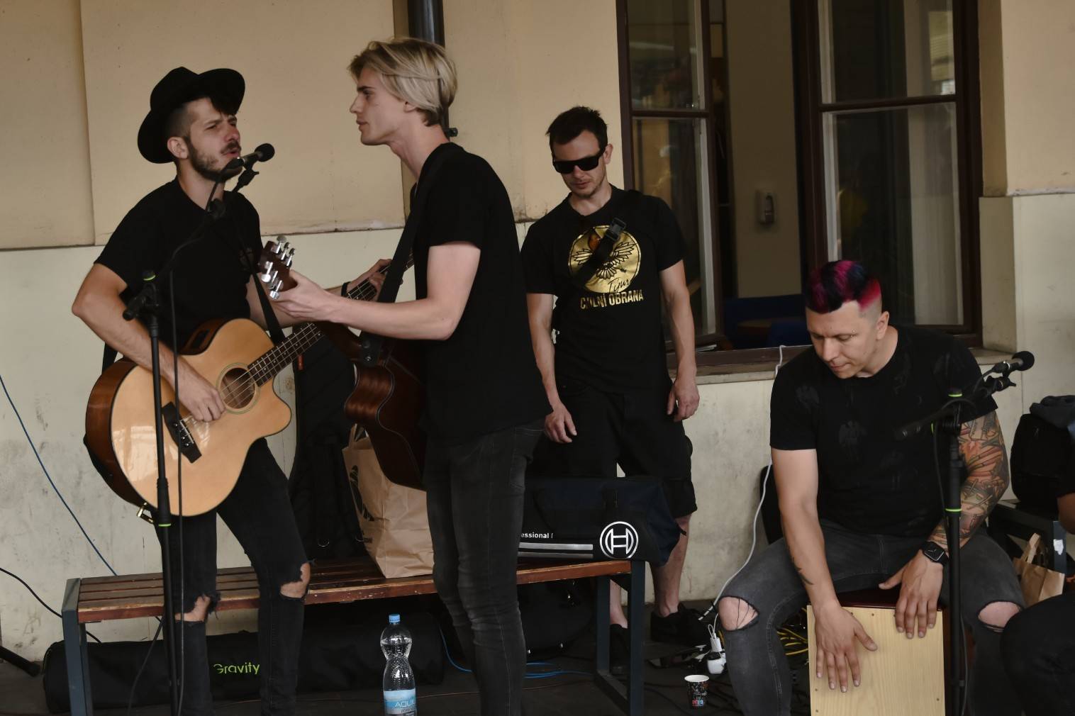 Civilní Obrana odehrála během jediného dne šest koncertů, na všechny jela vlakem