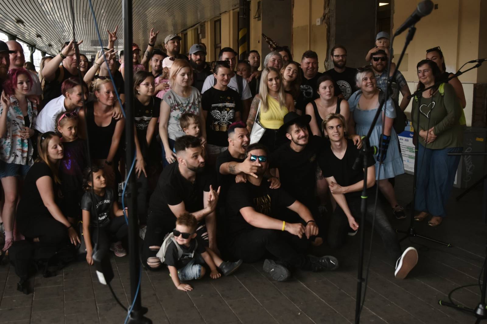 Civilní Obrana odehrála během jediného dne šest koncertů, na všechny jela vlakem