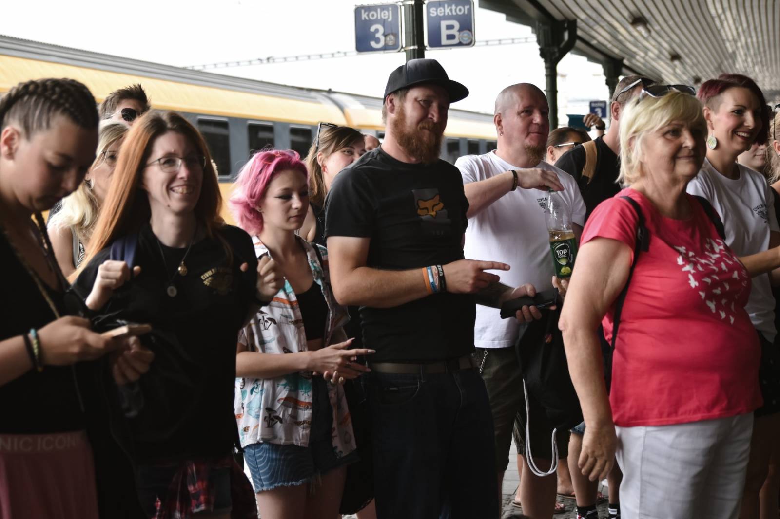 Civilní Obrana odehrála během jediného dne šest koncertů, na všechny jela vlakem
