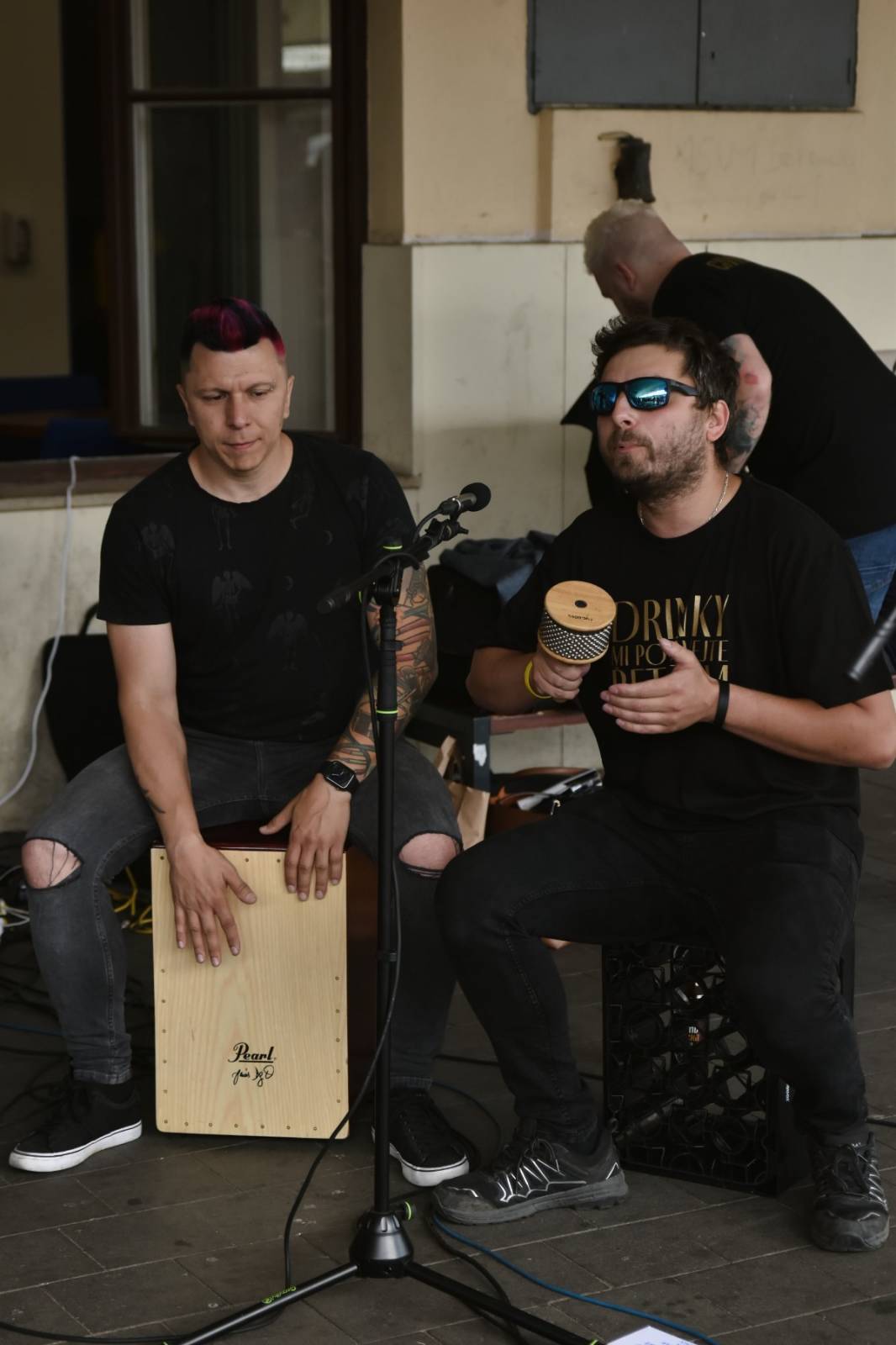 Civilní Obrana odehrála během jediného dne šest koncertů, na všechny jela vlakem