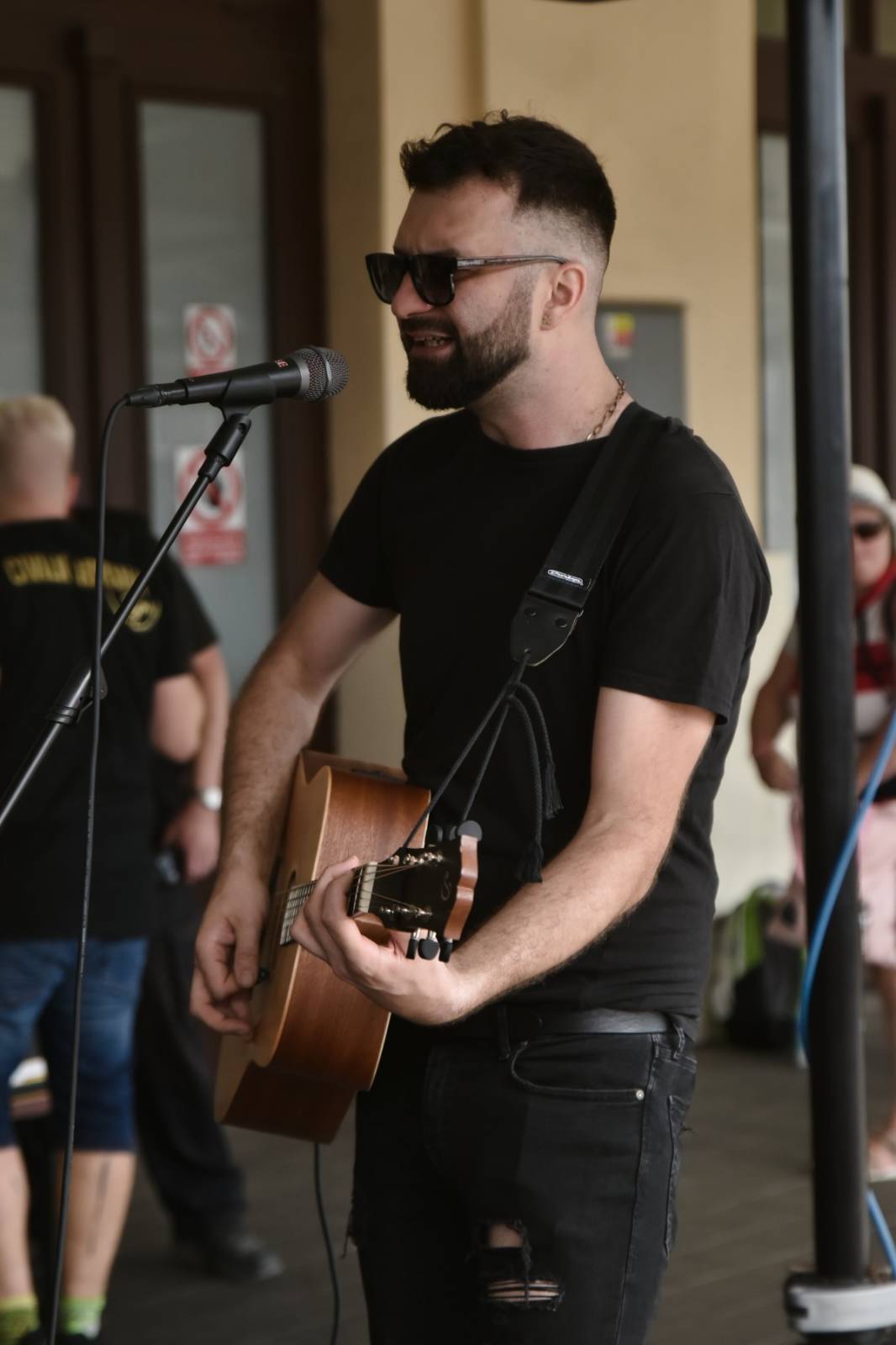 Civilní Obrana odehrála během jediného dne šest koncertů, na všechny jela vlakem