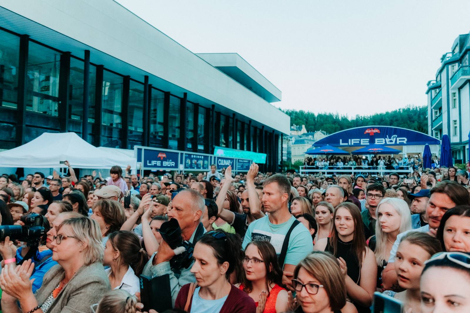 Ewa Farna rozhýbala Mattoni Life Bar v Karlových Varech