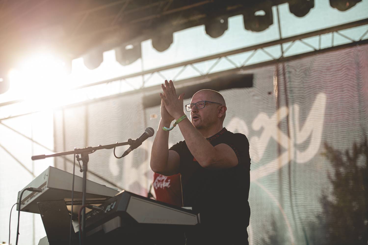 Druhý den Sjezdu Lhot a Lehot: Sebastian si přivezl ohně, bavili i Fleret, Reflexy a Křídla