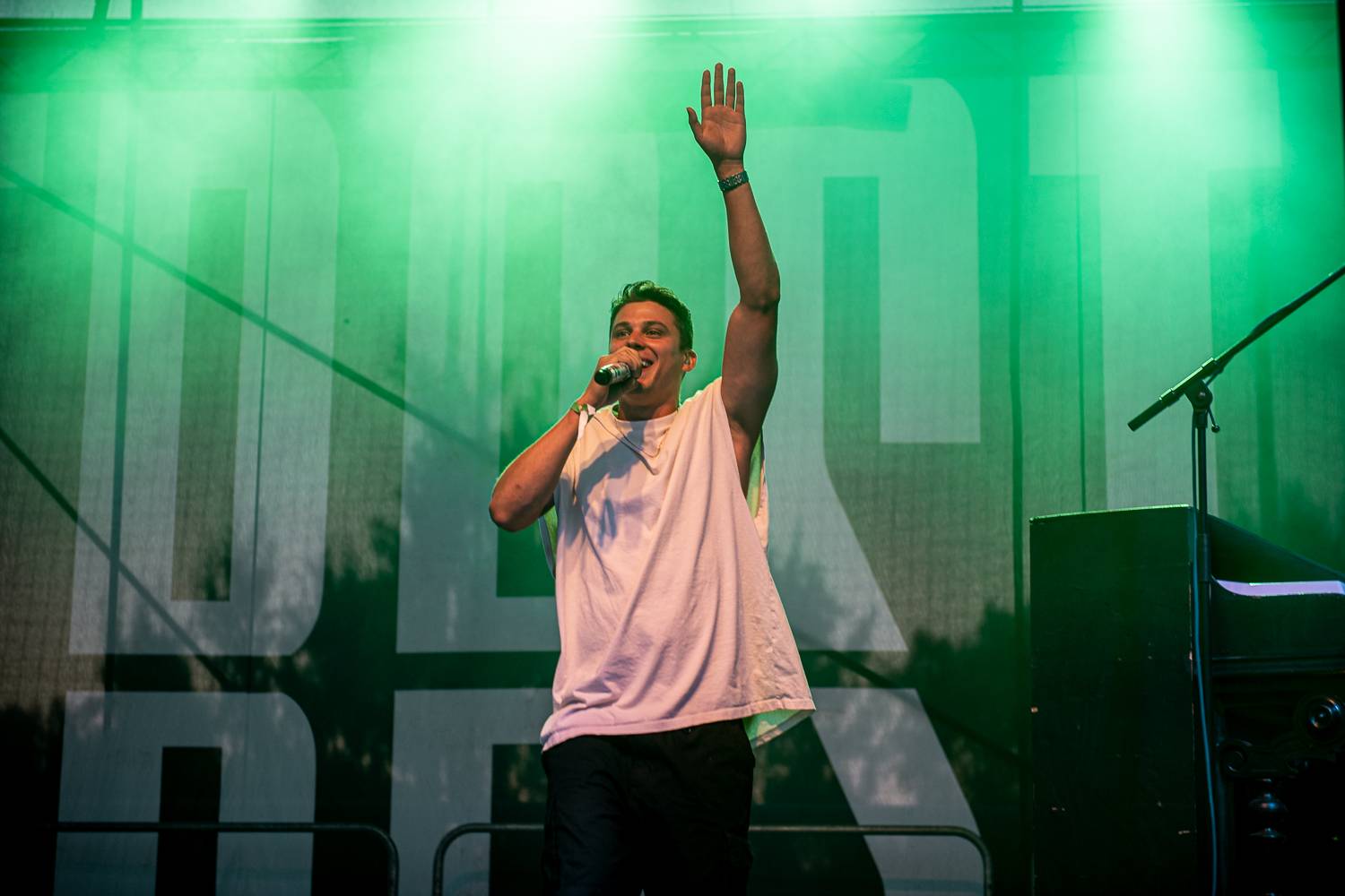 Druhý den Sjezdu Lhot a Lehot: Sebastian si přivezl ohně, bavili i Fleret, Reflexy a Křídla