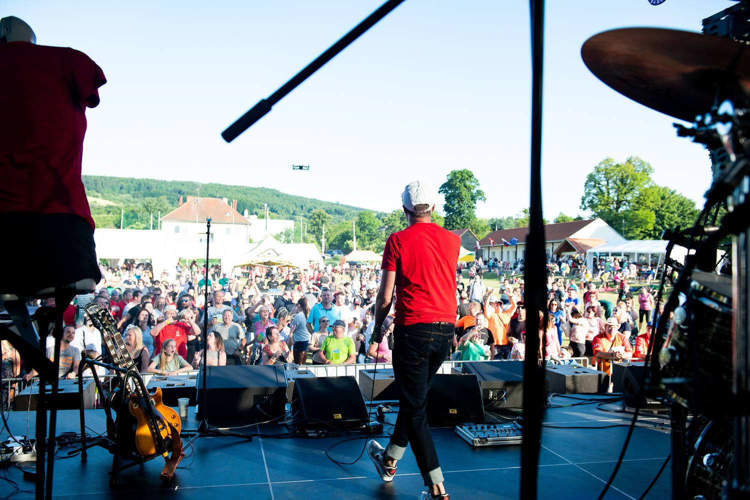 Druhý den Sjezdu Lhot a Lehot: Sebastian si přivezl ohně, bavili i Fleret, Reflexy a Křídla